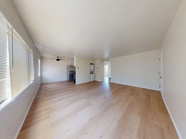 3040 Lynde St — Photo 5