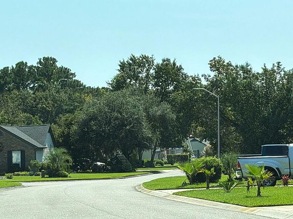 5th image of 654 Bluebird Ln