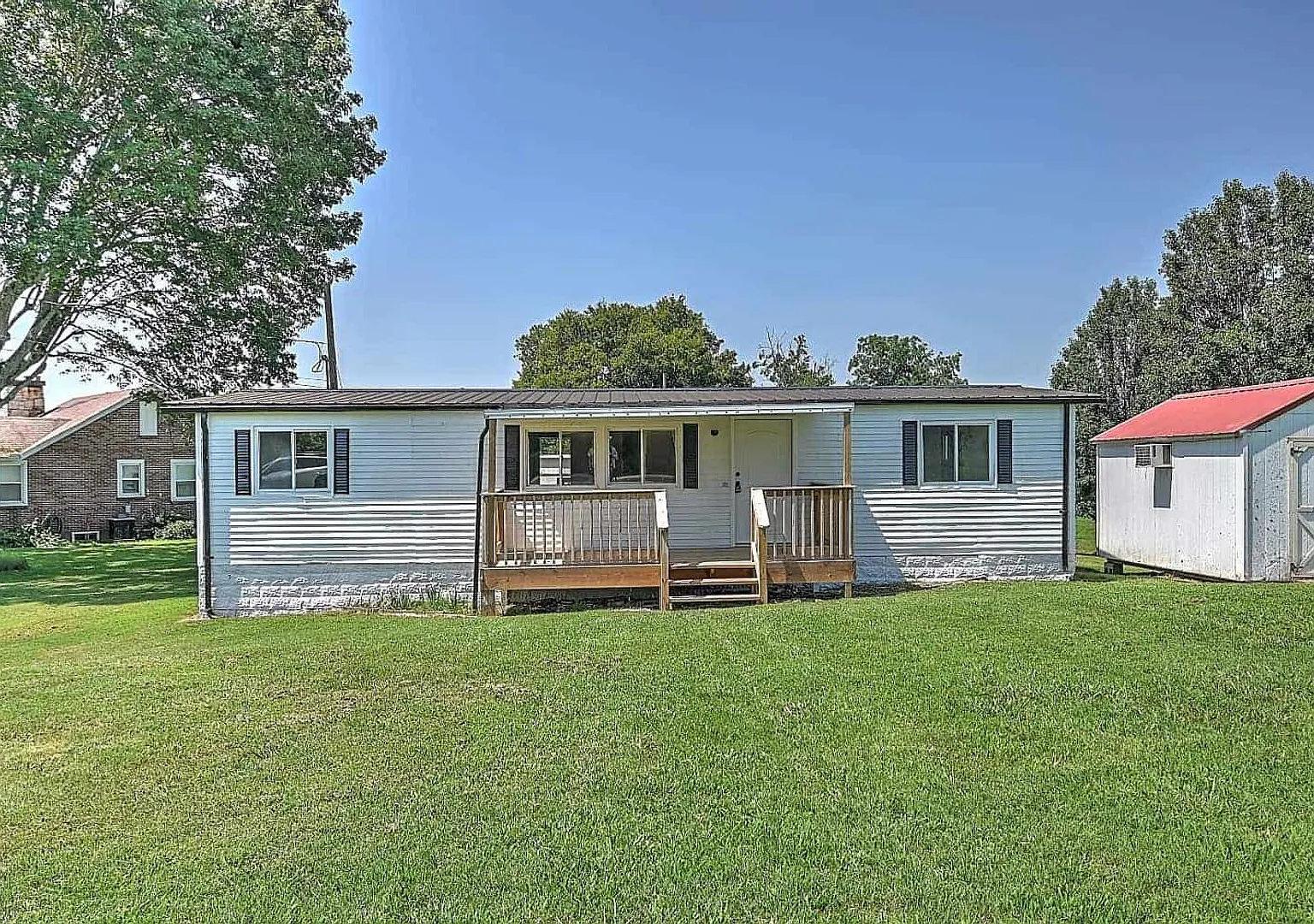Beautifully Maintained 3-Bedroom Home on 1.21 Acres with Mountain Views Chuckey, TN — Photo 1