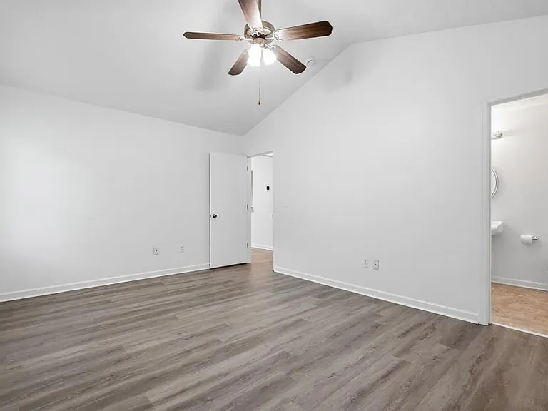 4061 Keheley Glen Dr NE — Photo 11