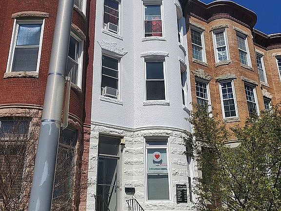 5th image of 36 E 25th St