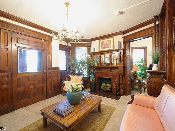 2nd image of 433 New England Ter