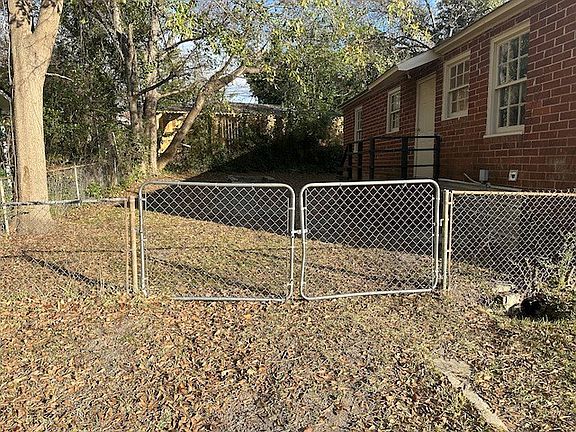 5th image of 944 Booker Ave
