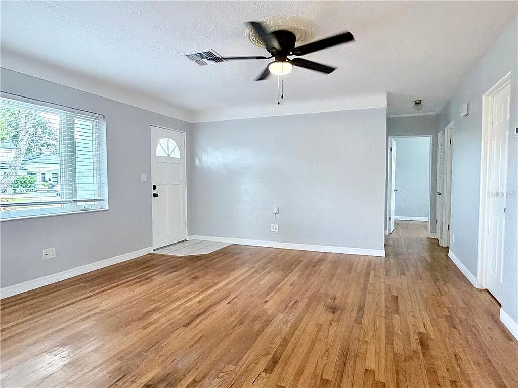 3 bed, 2.0 bath, 1210 sqft, $2,700 — Photo 4