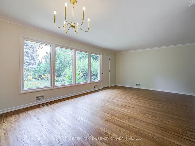 25 Abinger Cres — Photo 12