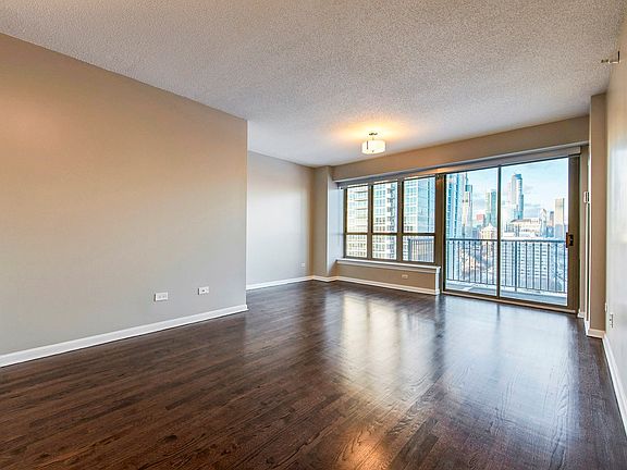 3rd image of 1717 S Prairie Ave APT 1703