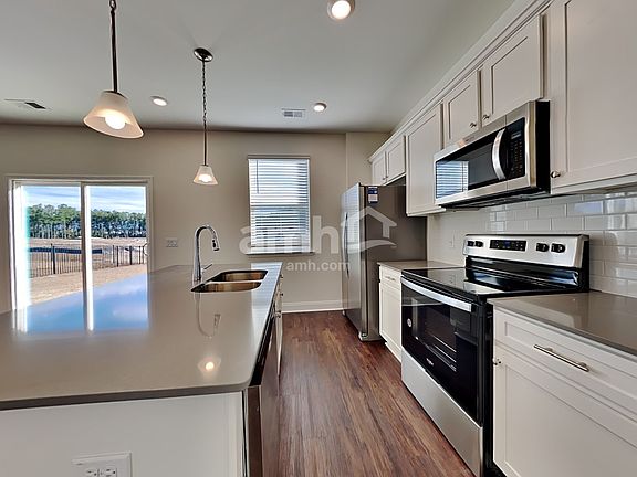 3rd image of 106 Anthurium Dr