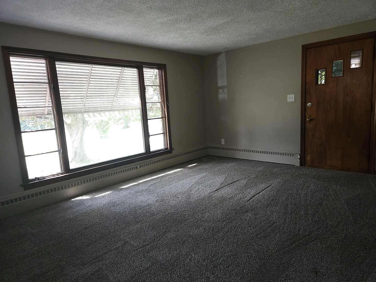 3 bed, 1196 sqft, $1,750 — Photo 2