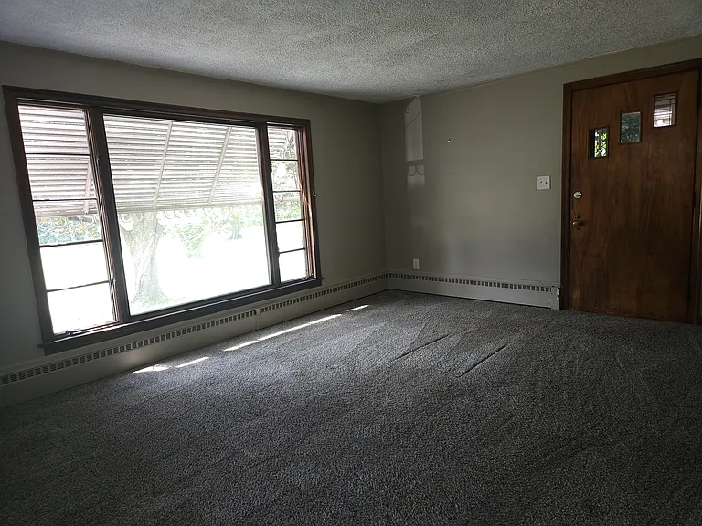3251 Darrow Rd — Photo 2