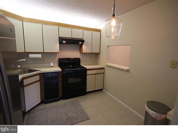 3rd image of 42 Rickard Ct
