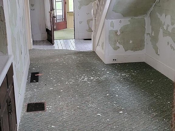 3rd image of 624 1st Ave