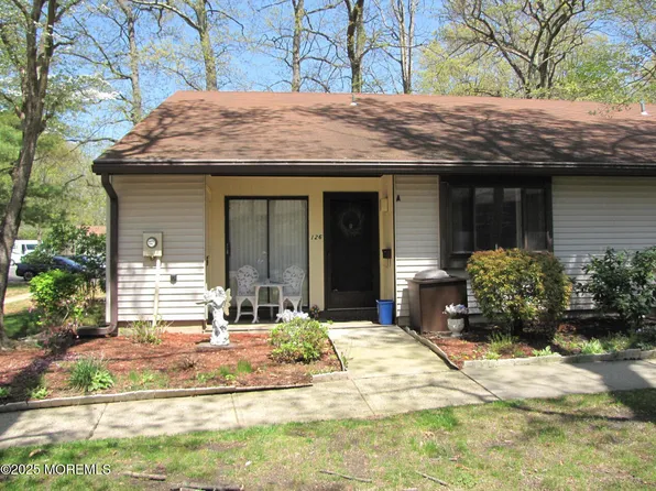 126 Amberly Drive #A, Manalapan, NJ 07726