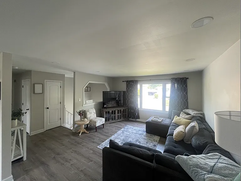 938 Jackson Pl — Photo 3