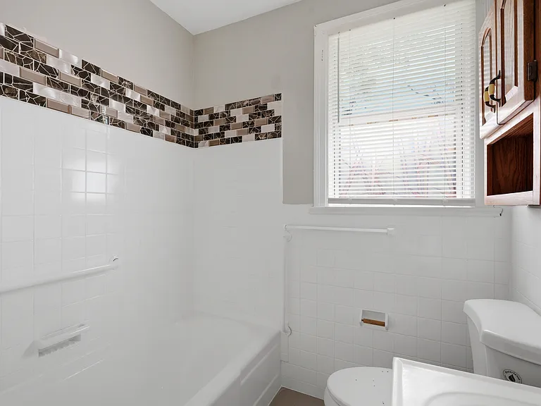 2114 Merrill Ave — Photo 15
