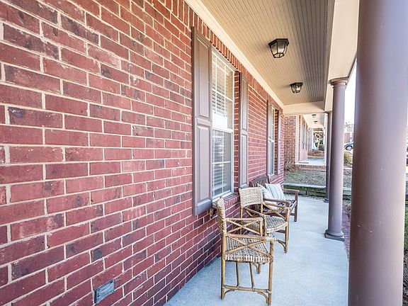 3rd image of 752 Southpointe Commons Loop