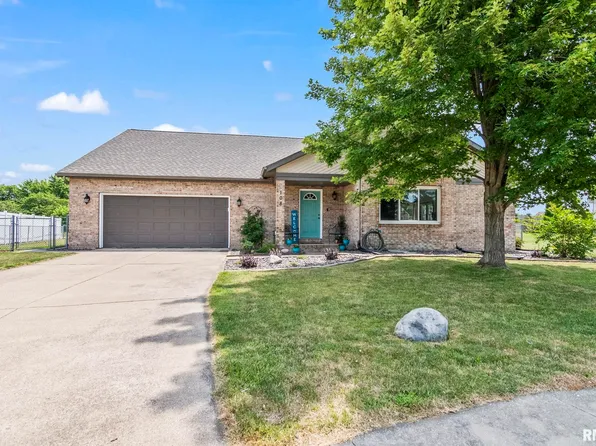 108 Forest Park, Chatham, IL 62629