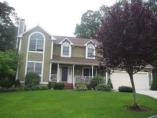 2nd image of 9 Crestwood Ln