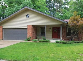 1026 Treetop Trail Dr, Ballwin, MO 63021