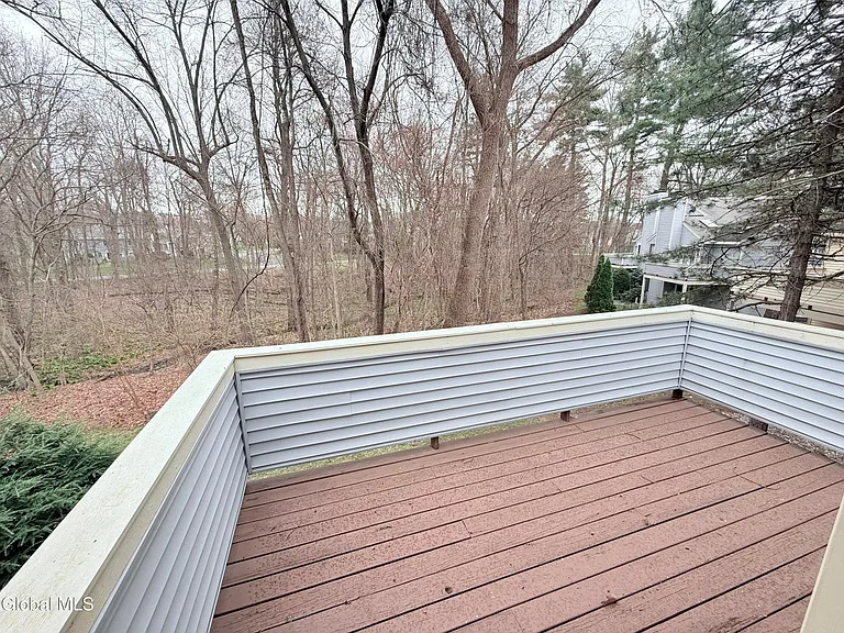 208 Yorktown Dr — Photo 12