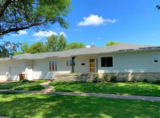 606 15th St NW, East Grand Forks, MN 56721
