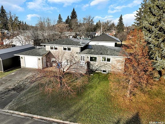 2nd image of 112 Carlton STREET