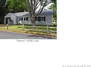 27 Homestead Cir, Old Lyme, CT 06371
