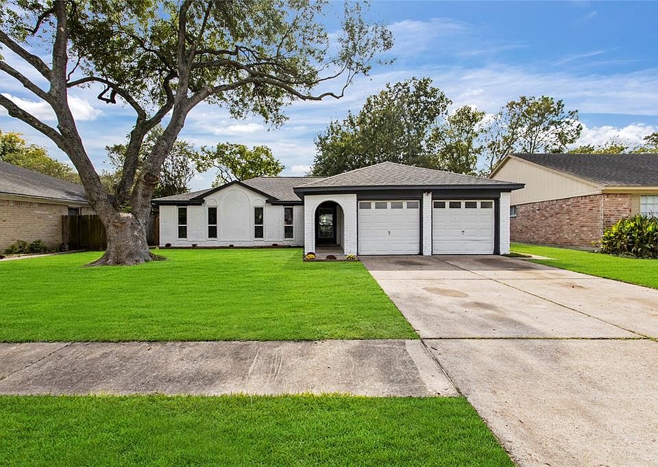 1st image of 12123 Creekhurst Dr