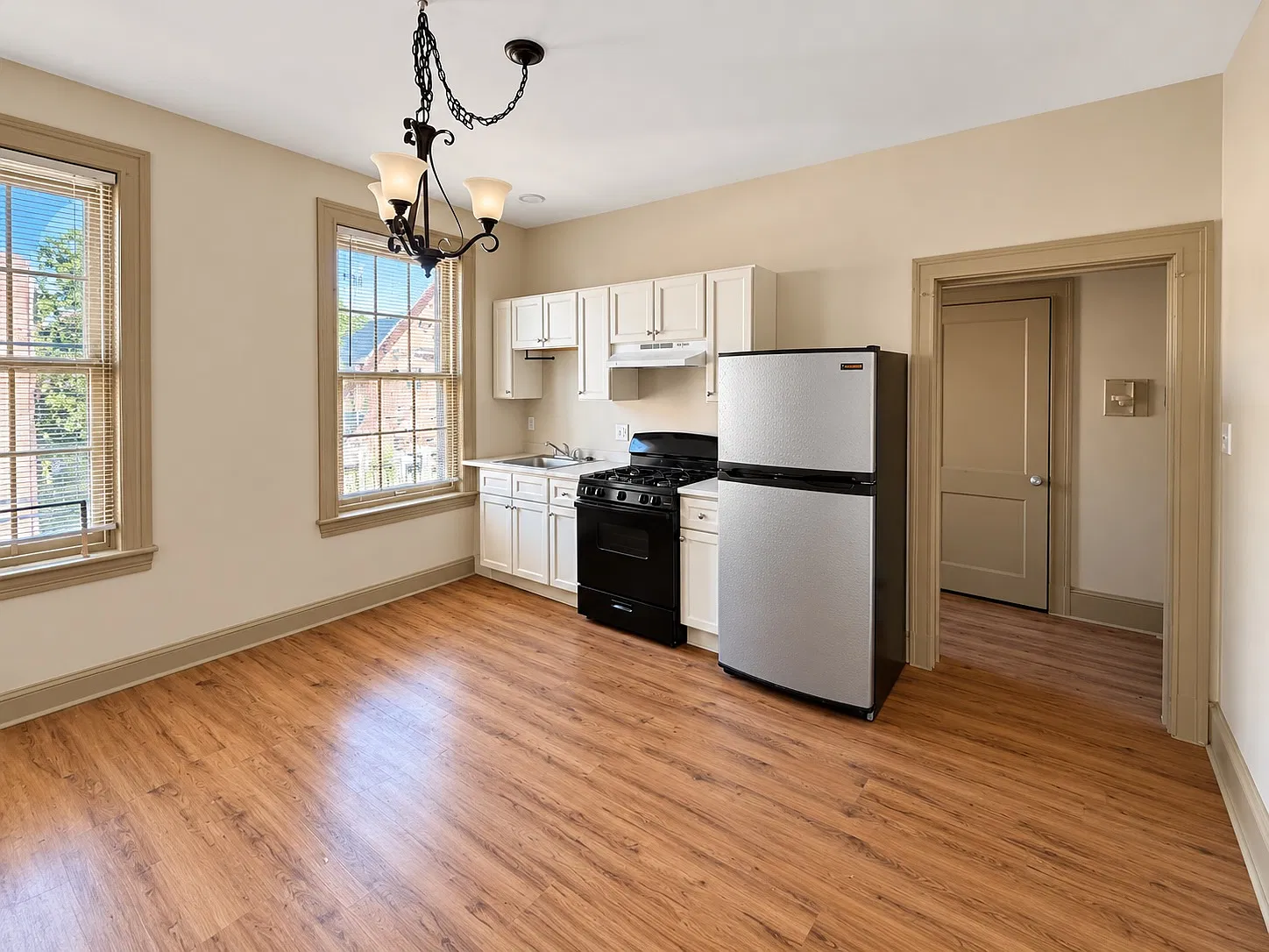 1 bed, 334 sqft, $1,100 — Photo 2