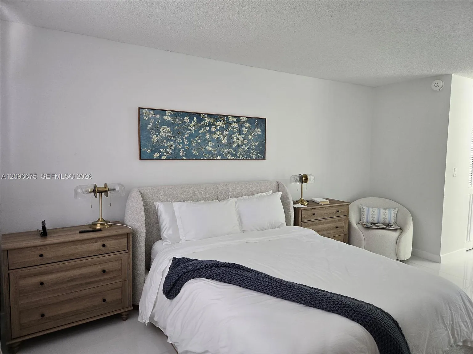 Milam Condo South — Photo 4