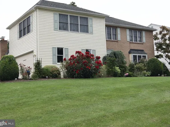 211 Caravan Dr, Birdsboro, PA 19508