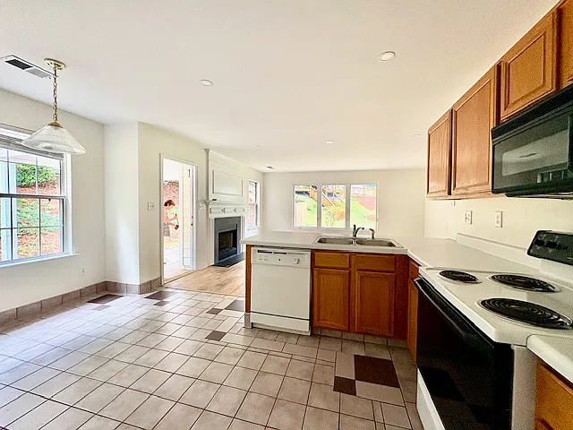 3821 Majestic Ln SW — Photo 11