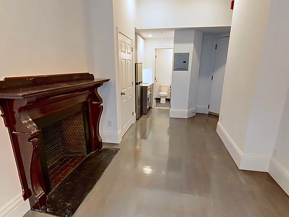 2nd image of 271 Newbury St #2B