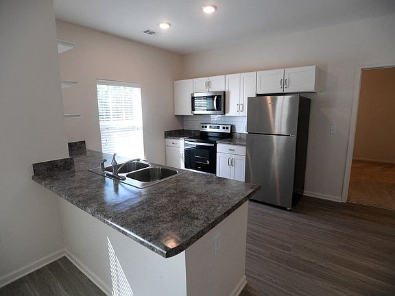 4th image of 119 Logan Knoll Ln #2B-1Ba-1034Sqft