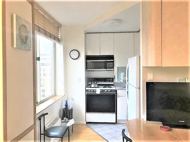 1st image of 236 E 47th St #D18