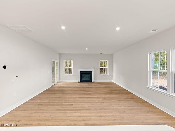 3rd image of 4017 Farmfield Drive