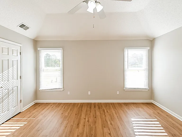 6480 Cheyenne Dr — Photo 10