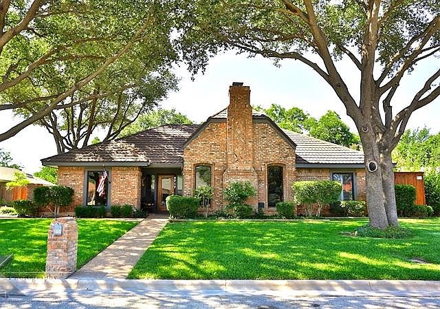 1st image of 2717 Woodlake Dr