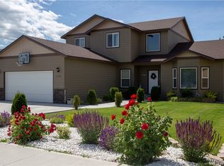 1376 Center St, Rock Island, WA 98850