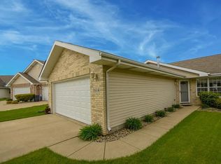 1614 Golden Oak Dr, Crown Point, IN 46307