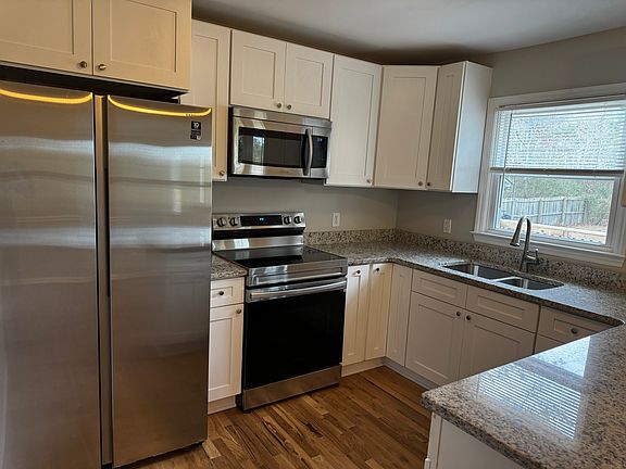 4th image of 203 Brook Rock Ln