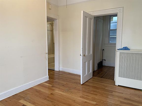 4th image of 303 Magnolia Ave #2