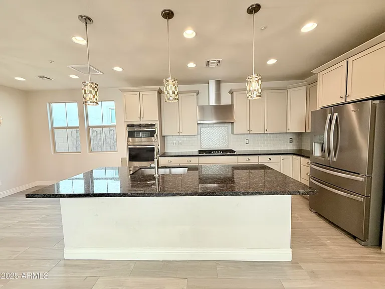 2366 W Gloria Ln — Photo 12