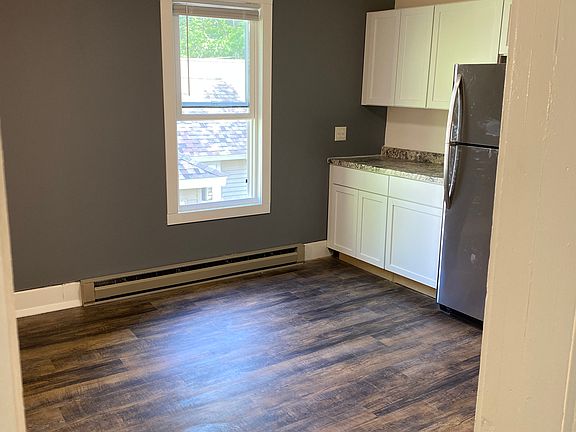 2nd image of 629 N Barstow St 2-unit 1