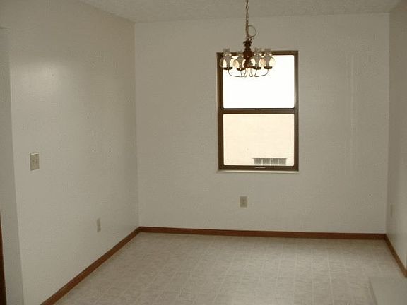 3rd image of 1883 Laramie Dr