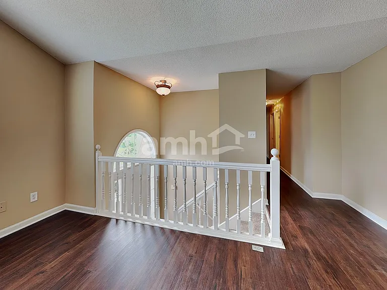 20 Michelle Ln — Photo 8
