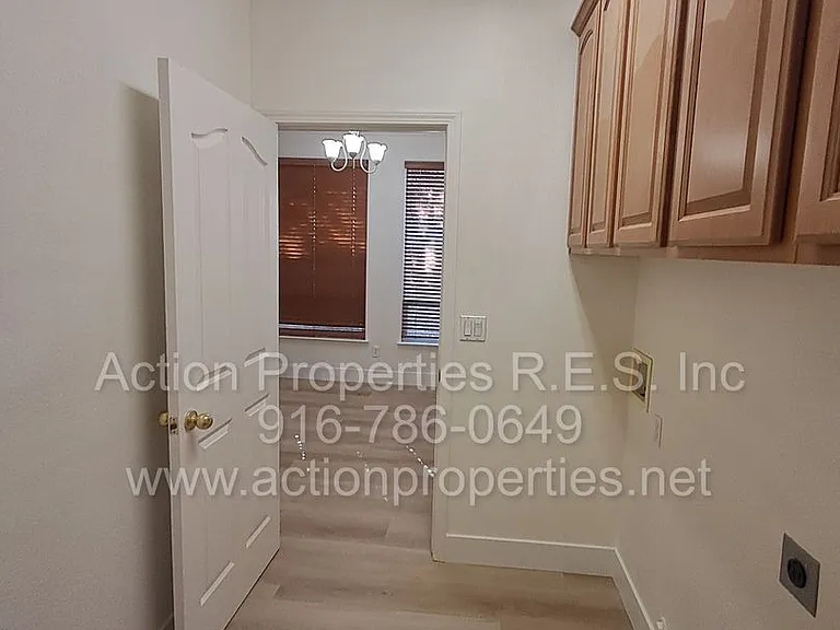 6145 Crater Lake Dr — Photo 52