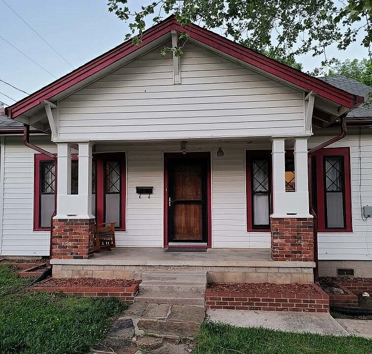 1st image of 306 NE 3rd St