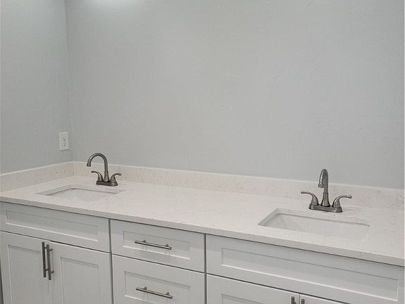 3rd image of 3527 NE 12th Place Cpe