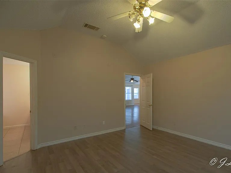 8116 Ship St — Photo 12