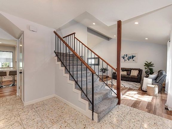 4th image of 7988 Cranmore Ct
